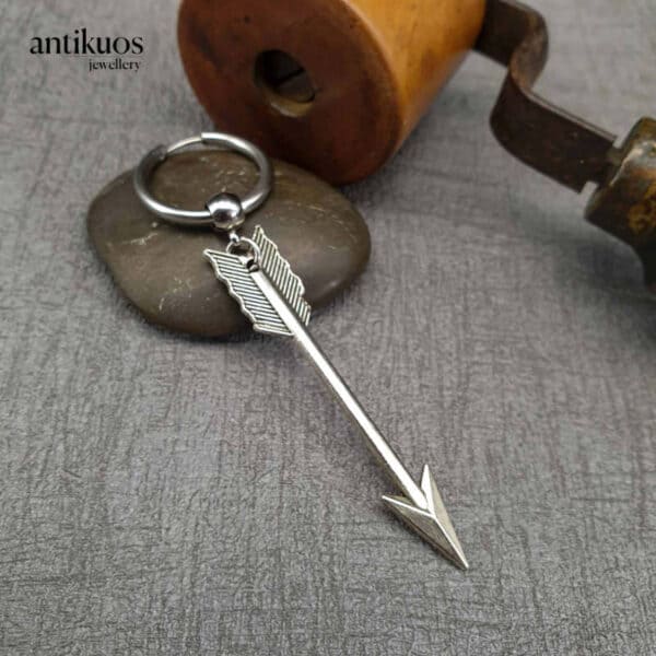 Long arrow tribal earring by Antikuos