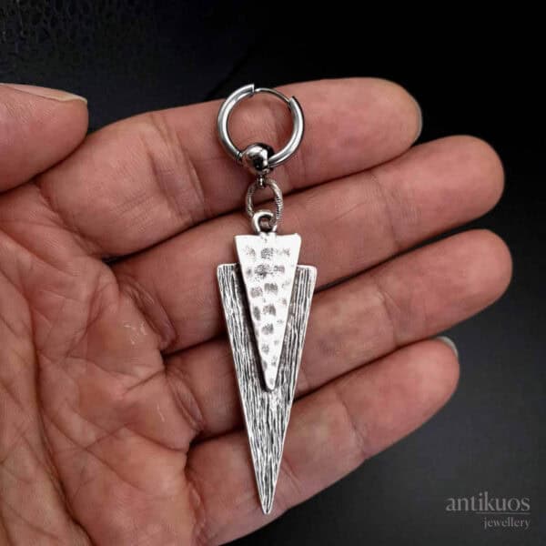 Brutalista industrial spike earring antikuos