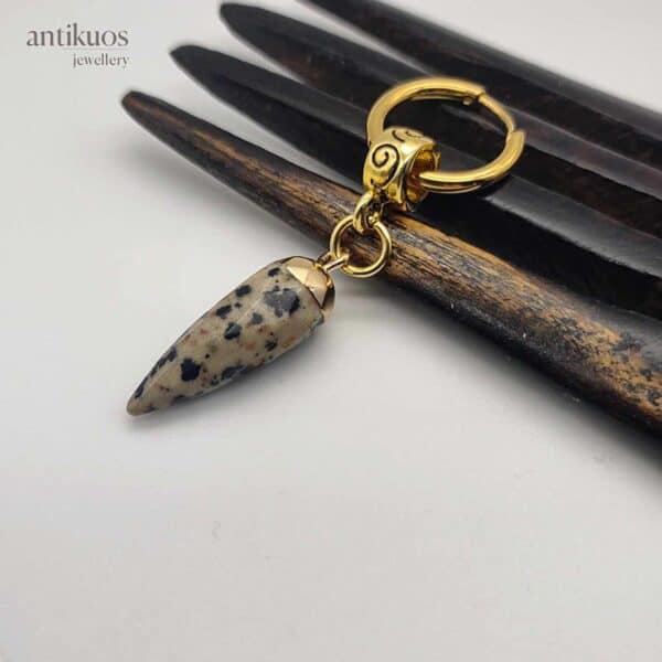 Dalmatian gold earring antikuos, close-up