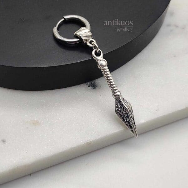 Kunai mens earring by Antikuos, detail