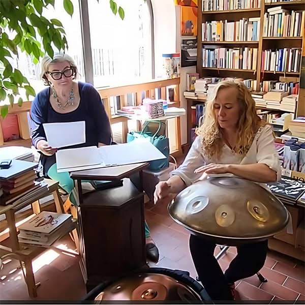 Gudrun Winklhofer & Sabine Kaubisch „Lyrische Texte & sphärische Klänge“ Lesung in der Paracelsusbuchhandlung