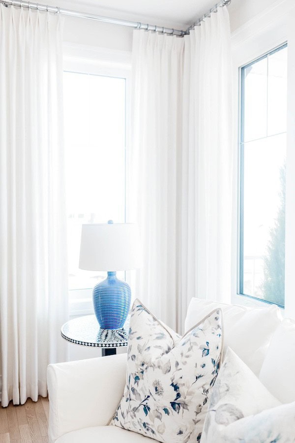 white room with blue and white furniture and home accessories
