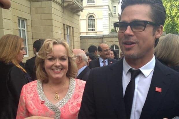 judith-collins-brad-pitt-photobomb