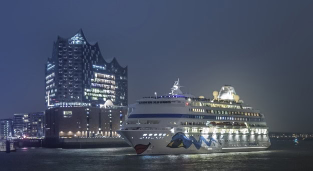News: Die erste AIDA Selection Kreuzfahrt ist in Hamburg gestartet aida-cara-selection-elbphilharmonie