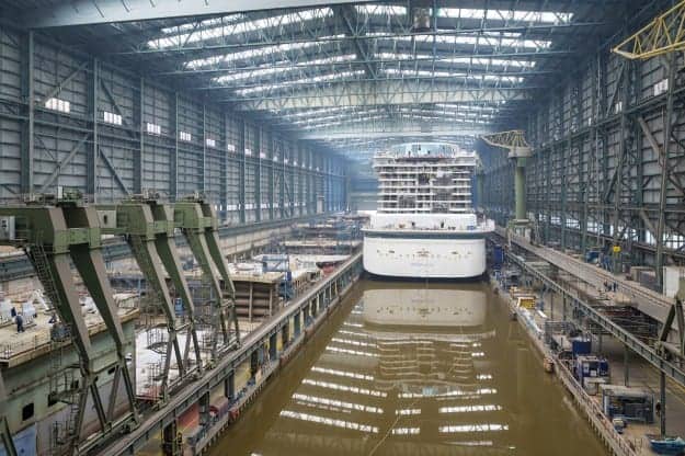 Kapitän Boris Becker übernimmt das Kommando von AIDAnova - Kreuzfahrtschiff bekommt erstmals Wasser unter den Kiel aidanova-aufschwimmen-werft