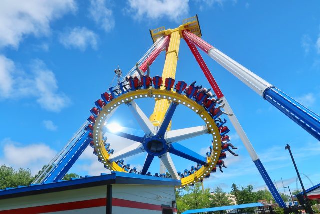 Side view of the Lasso of Truth as riders swing upward and spin