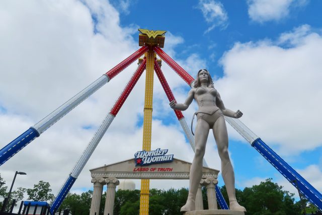 Statue of Wonder Woman in fronr of the ride at Six Flags Great Adventure