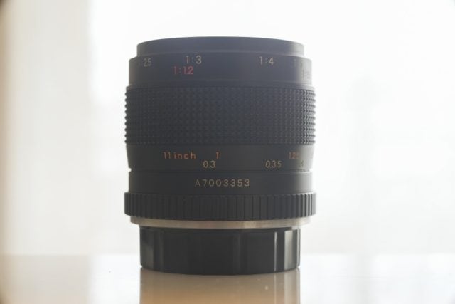 YASHICA 55mm F2.8 マクロレンズ 標準マクロ】YASHICA ML MACRO 55mm F2.8 外観レビュー | 収差Love