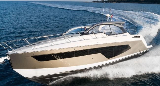 azimut 51 atlantis pequeña