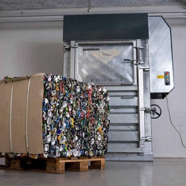 verzinkte-vertikalballenpresse-fuer-aluminiumdosen