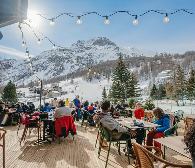 La meilleur Terrasse ensoleillée du front de neige de La Daille à Val d'Isère