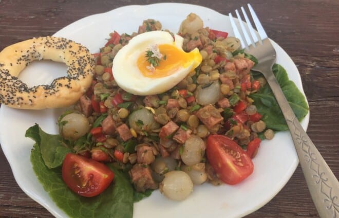 Čočkový salát s vejcem