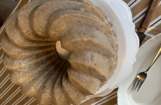 Maková bábovka s citrónovou polevou