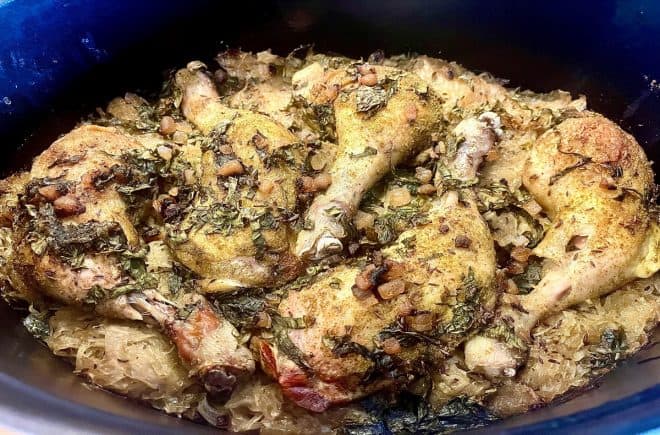 korenene-kure-pecene-na-kysanem-zeli-