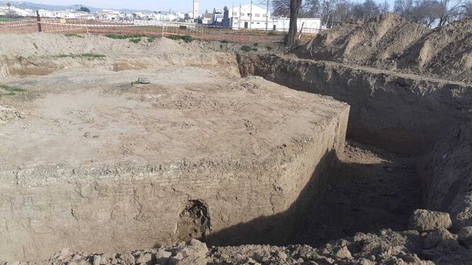 Según las últimas intervenciones, al edificio del Molino de La Aceña se le presupone una altura superior a 4,5 metros y consta de dos plantas 1 El mayor molino del Guadalquivir aflora de nuevo