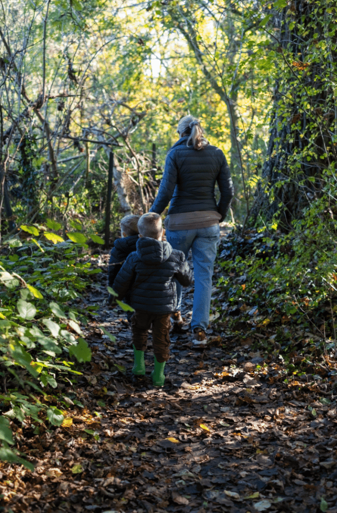 Waldwege entdecken im Kinderbauernhof Neuss