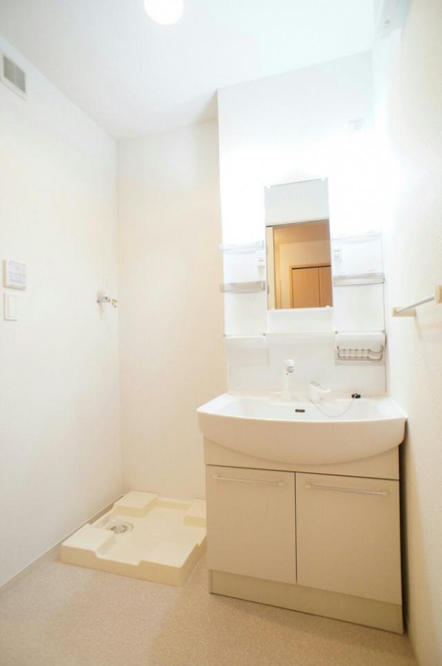 洗髪洗面化粧台、洗濯機置き場