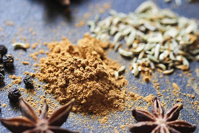 Homemade chinese 5 spice mic recipe with star anise, black pepper, cinnamon, cloves and fennel