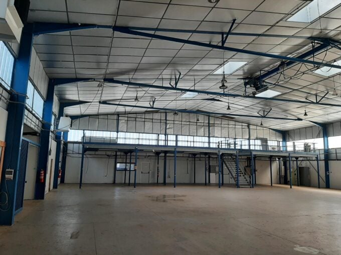 Hangar bord de piste Tarbes