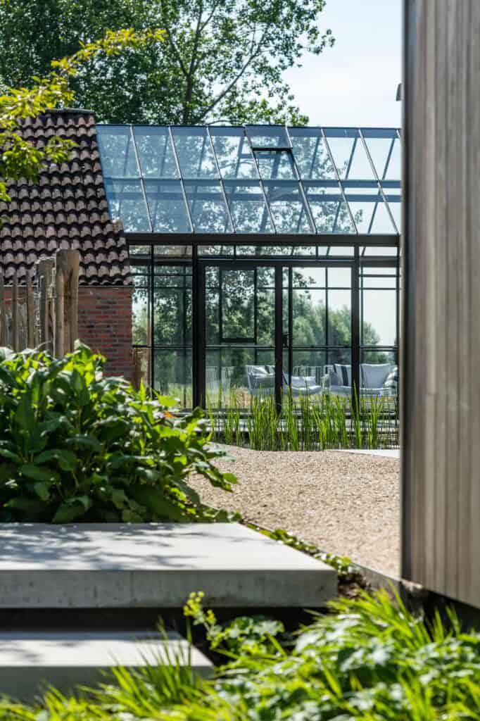 Renovatie villatuin met zwemvijver van Concept Gardens
