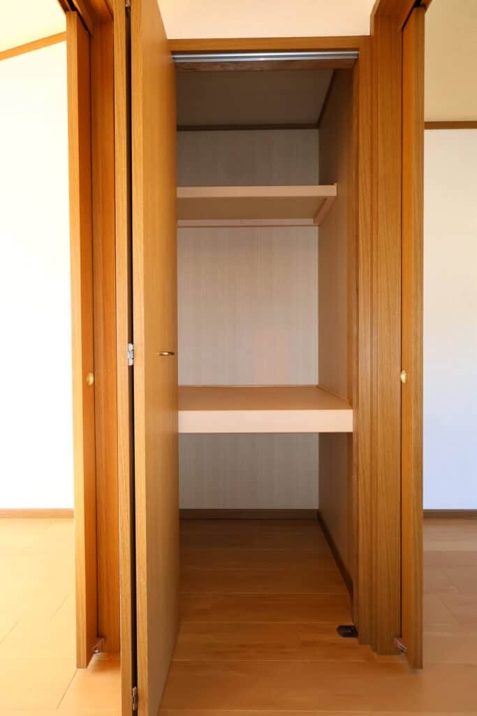 ２階廊下収納