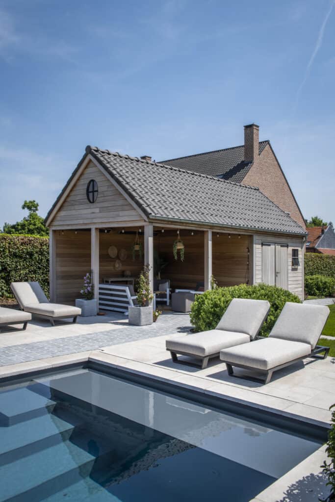 Totaalrenovatie met zwembad en kleur door Concept Gardens