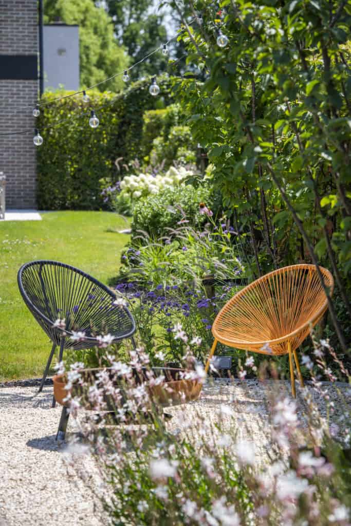 Totaalrenovatie met zwembad en kleur door Concept Gardens