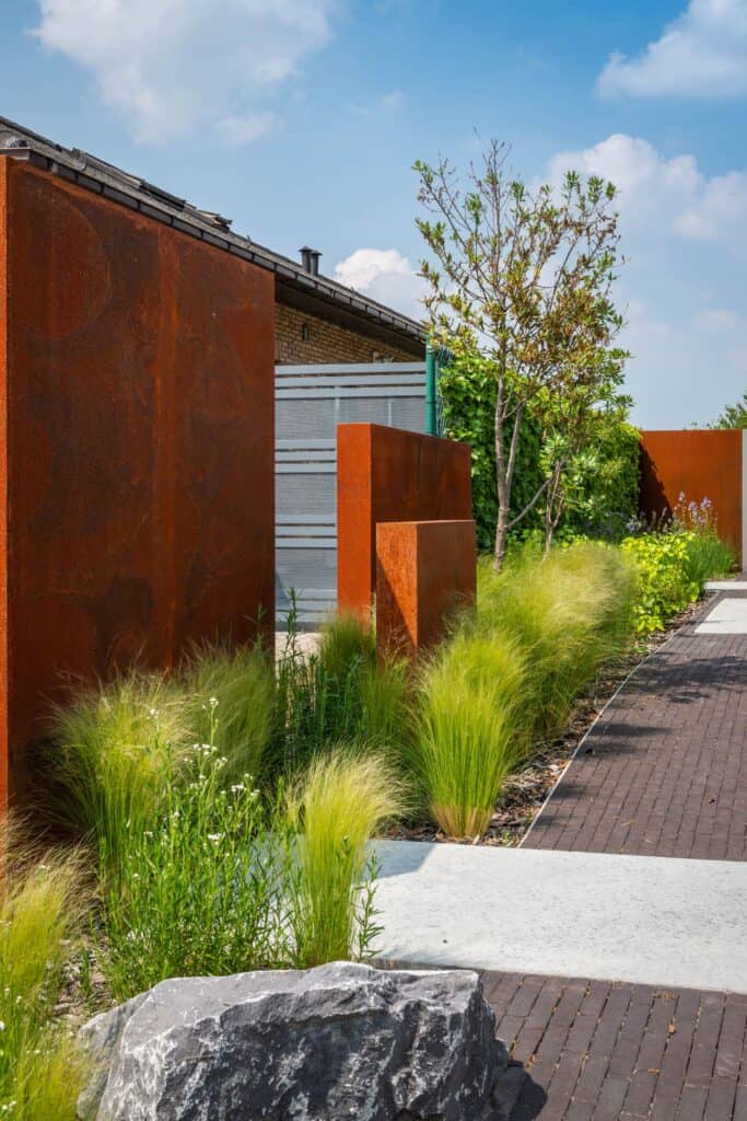 Tuinrenovatie in mediterraanse stijl door Concept Gardens