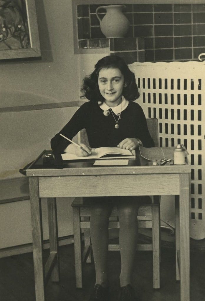 Img: Anne Frank tijdens de Tweede Wereldoorlog Portret van Anne Frank, Joods meisje dat tijdens de Duitse bezetting ondergedoken leefde in Amsterdam en haar dagboek schreef.