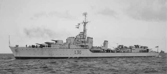Afbeelding HMAS Arunta tijdens de Tweede Wereldoorlog HMAS Arunta, Australische Tribal-class destroyer, tijdens operationele dienst in de Stille Oceaan tussen 1942 en 1945