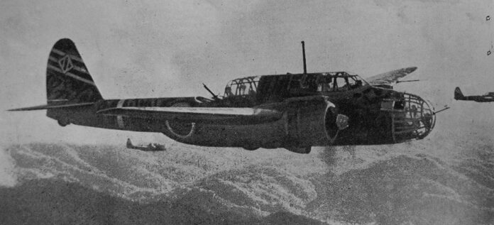 Formatie Kawasaki Ki-48 "Lilly" bommenwerpers boven bergen Afbeelding van een formatie Kawasaki Ki-48 "Lilly" bommenwerpers, vliegend boven een bergachtig landschap tijdens de Tweede Wereldoorlog.