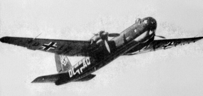Heinkel He 177A-02 Greif in testvlucht, 1942 De tweede Duitse pre-productie Heinkel He 177A-02 Greif (DL+AQ) in vlucht, gefotografeerd in 1942 tijdens testvluchten.