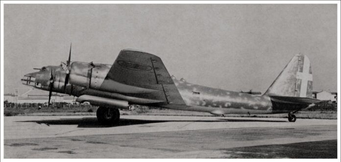 Piaggio P.108 Bombardiere: Strategische Italiaanse bommenwerper Piaggio P.108, een viermotorige Italiaanse bommenwerper uit de Tweede Wereldoorlog, ontworpen voor strategische bombardementsmissies