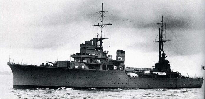 Japanese_cruiser_Katori_1940 Japanse kruiser Katori bij indienststelling in Yokohama op 20 april 1940.