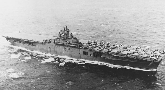 USS Lexington (CV-16), Essex-klasse vliegdekschip, actief in de Stille Oceaan tijdens WOII, bekend als “The Blue Ghost”.