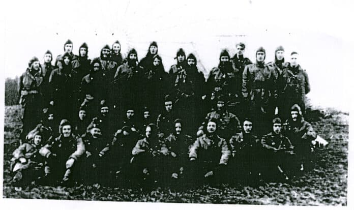 Deelnemers Operatie Colossus 1941 – No. 11 SAS Battalion Britse parachutisten van No. 11 SAS Battalion tijdens Operatie Colossus, gefotografeerd voor vertrek in februari 1941.