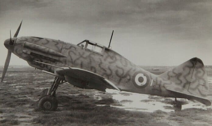 Reggiane Re.2001CN van de Italiaanse Co-Belligerente Luchtmacht Reggiane Re.2001CN in kleuren van de Italiaanse Co-Belligerente Luchtmacht, zonder de typische vlamdempers op de motoruitlaten.