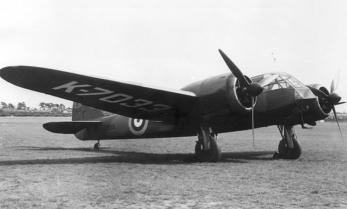 De Bristol Blenheim was een Britse lichte bommenwerper uit de Tweede Wereldoorlog, bekend om zijn veelzijdigheid en vroege technologische innovaties.