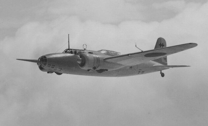 Mitsubishi Ki-21 in Hamamatsu tijdens WOII Japanse Type 97 Zware Bomber, Mitsubishi Ki-21, gefotografeerd in Hamamatsu, belangrijk toestel in Aziatische en Pacific-campagnes tijdens WOII.