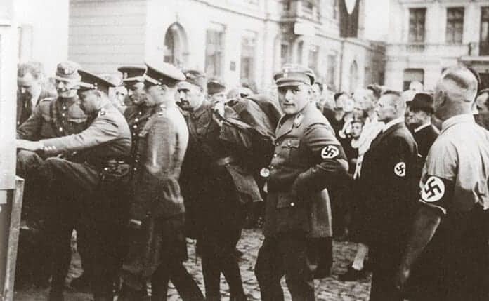 Sudeten Duitse opstand: Een gewelddadige rebellie in 1938 die leidde tot de annexatie van Sudetenland door nazi-Duitsland en verwoesting.