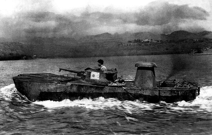 Een buitgemaakte Japanse Type 2 Ka-Mi tank van de Keizerlijke Marine tijdens testproeven door Amerikaanse troepen in 1945.