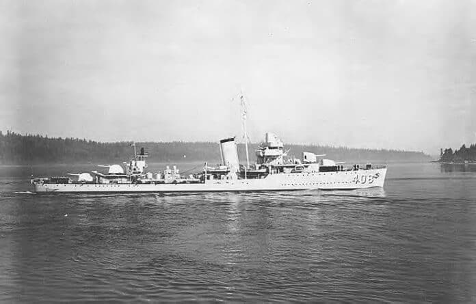 USS Wilson (DD-408) varend in Puget Sound, 1939-40, officiële U.S. Navy foto uit collectie Naval Historical Center.