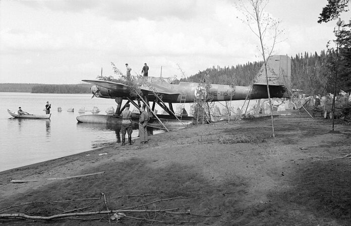 Osmo Malinen's Heinkel He 115A van LeLv 15, gefotografeerd in Höytiäinen bij Hirviranta tijdens Finse operaties in de Continuation War.