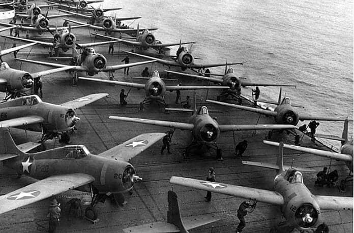 De Grumman F4F Wildcat was een Amerikaans carrier-gebaseerd jachtvliegtuig tijdens WWII, bekend om zijn robuustheid en veelzijdigheid.
