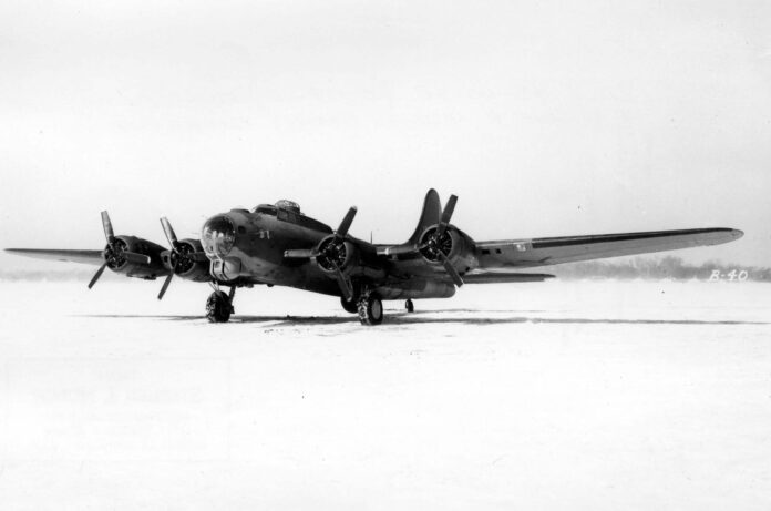 Boeing-Lockheed Vega XB-40 prototype, ontwikkeld uit de tweede productie B-17F-1-BO (S/N 41-24341) door Lockheed Vega (Project V-139).