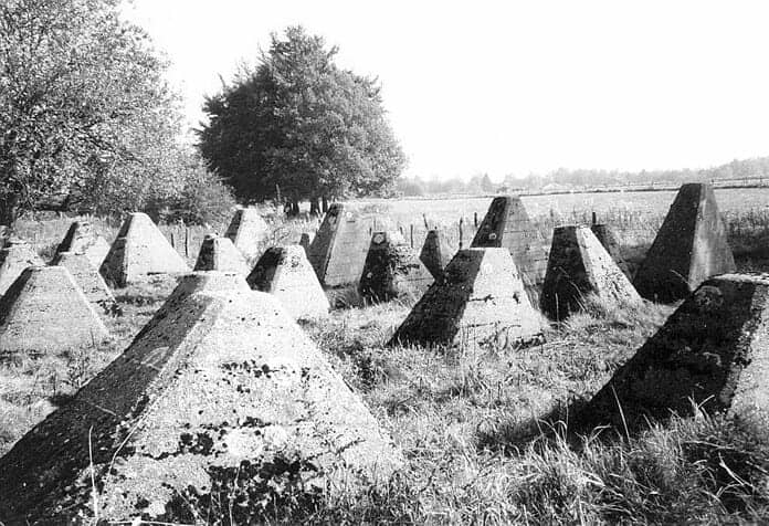 De Siegfriedlinie was een Duitse verdedigingslinie gebouwd voor en tijdens de Tweede Wereldoorlog ter verdediging van het westfront.