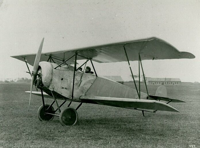 Fokker S.II op Schiphol, 1922 De Fokker S.II op Schiphol in 1922, een historisch Nederlands opleidingsvliegtuig ontworpen door Reinhold Platz voor de Luchtvaartafdeling.