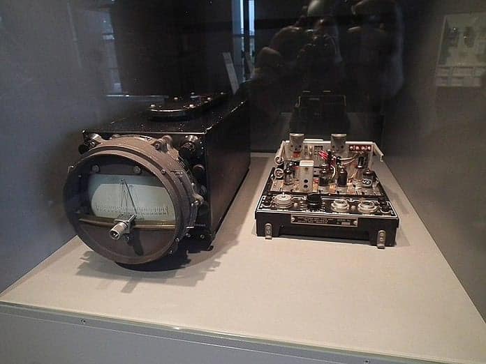 De evolutie van ASDIC: van geheime militaire technologie tijdens WWI naar geavanceerde moderne SONAR-systemen voor onderwatergeluidsdetectie en maritieme veiligheid.