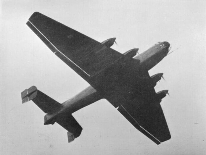 De Junkers Ju 89 V1 tijdens een testvlucht in 1937. Dit zware bommenwerperproject werd snel geannuleerd door de Luftwaffe
