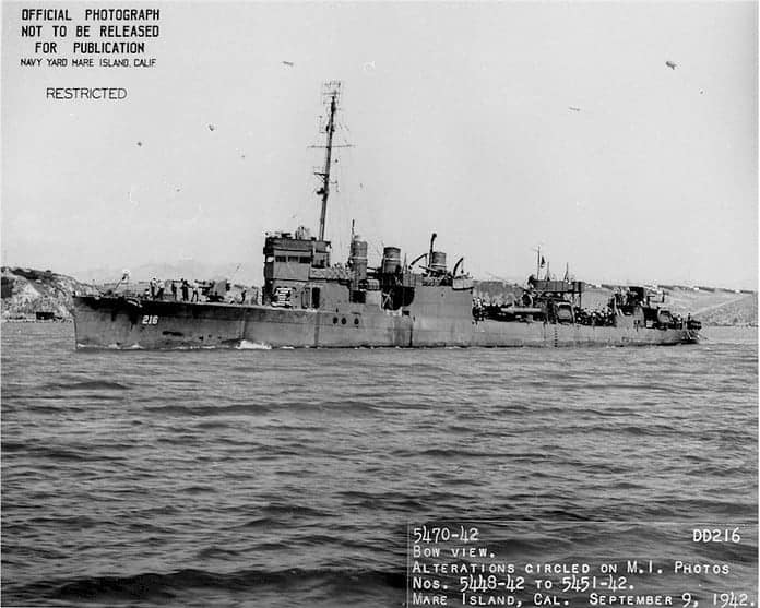 De USS John D. Edwards was een Clemson-klasse torpedobootjager die cruciale rollen vervulde tijdens de Tweede Wereldoorlog in de Stille Oceaan.